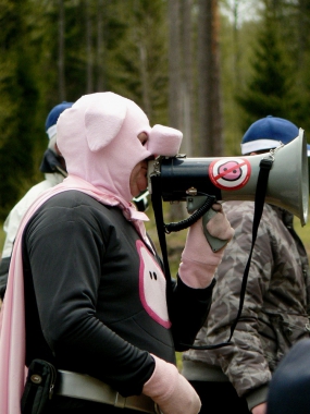 Cūkemens uzrunā talciniekus