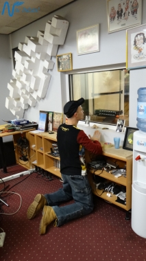 Jubilejas audiodiska Nāc līdzās Ziemassvētkos ierakstīšana studijā JUMP