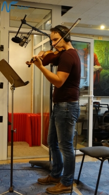 Jubilejas audiodiska Nāc līdzās Ziemassvētkos ierakstīšana studijā JUMP