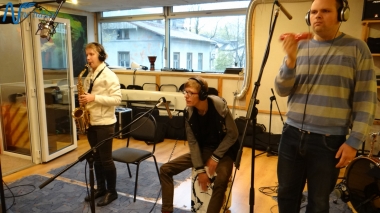 Jubilejas audiodiska Nāc līdzās Ziemassvētkos ierakstīšana studijā JUMP