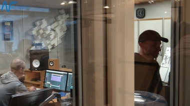 Jubilejas audiodiska Nāc līdzās Ziemassvētkos ierakstīšana studijā JUMP