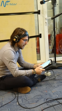 Jubilejas audiodiska Nāc līdzās Ziemassvētkos ierakstīšana studijā JUMP