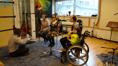 Jubilejas audiodiska Nāc līdzās Ziemassvētkos ierakstīšana studijā JUMP