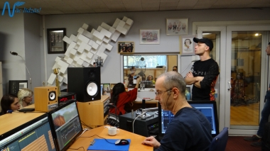 Jubilejas audiodiska Nāc līdzās Ziemassvētkos ierakstīšana studijā JUMP