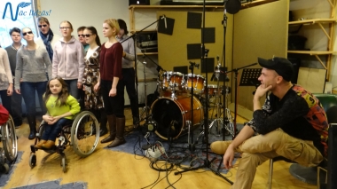 Jubilejas audiodiska Nāc līdzās Ziemassvētkos ierakstīšana studijā JUMP