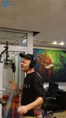 Jubilejas audiodiska Nāc līdzās Ziemassvētkos ierakstīšana studijā JUMP