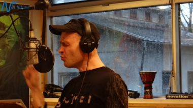 Jubilejas audiodiska Nāc līdzās Ziemassvētkos ierakstīšana studijā JUMP