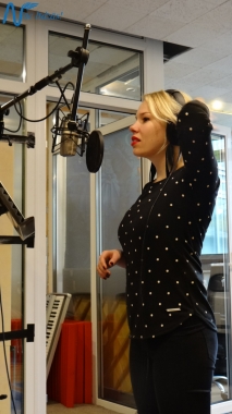 Jubilejas audiodiska Nāc līdzās Ziemassvētkos ierakstīšana studijā JUMP