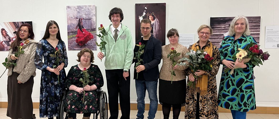 Novembrī skatāmas divas Fonda Nāc līdzās! fotoizstādes